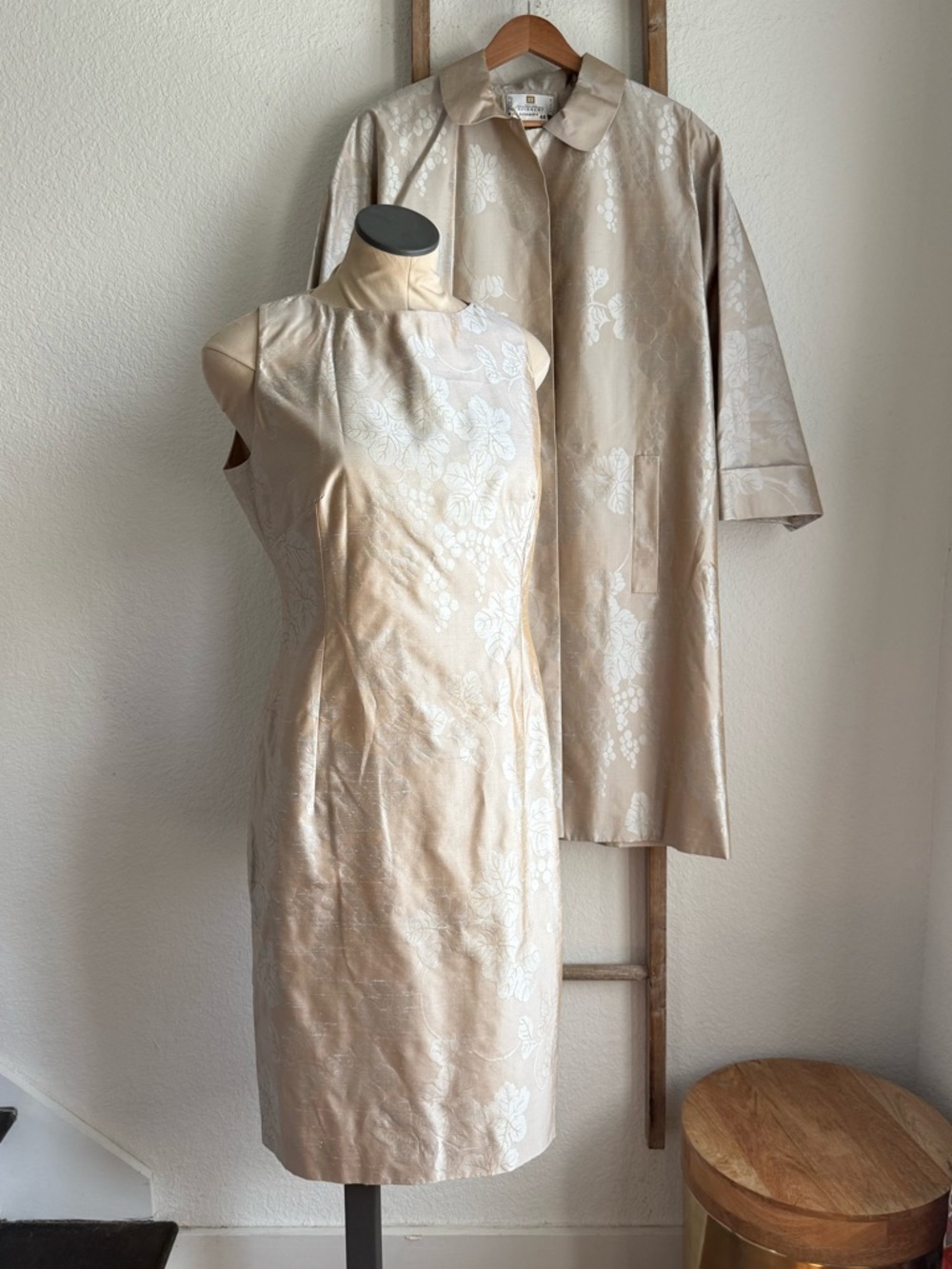 Givenchy Brocade Beige & Silver Floral Silk 2 PC Sheath Dress w/ Coat sz: 8